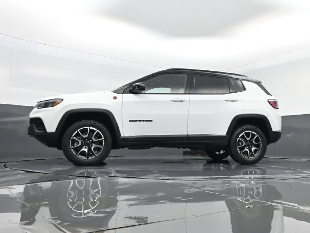Used 2025 Jeep Compass Trailhawk AWD/4WD image 22