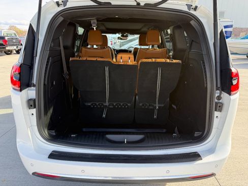 Used 2023 Chrysler Pacifica Pinnacle image 29