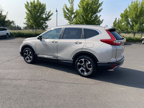Used 2018 Honda CR-V Touring image 3
