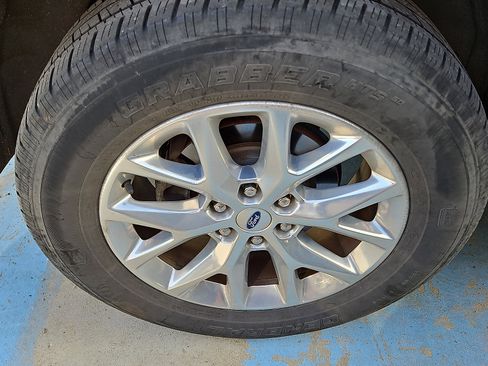 Used 2020 Ford Expedition Max XLT w/ Equipment Group 202A AWD/4WD image 11