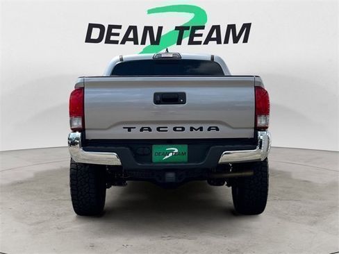 Used 2017 Toyota Tacoma TRD Off-Road w/ Tow Package (A/T) image 7