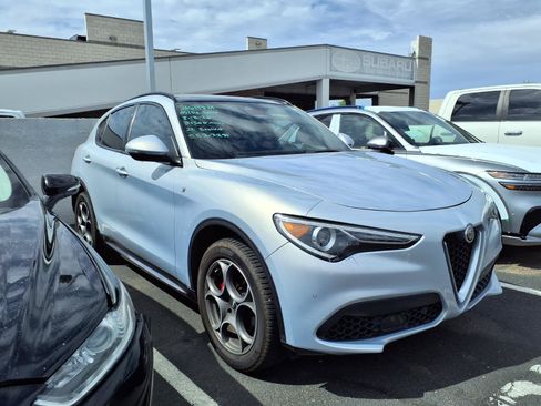 Used 2022 Alfa Romeo Stelvio Ti AWD/4WD image 2