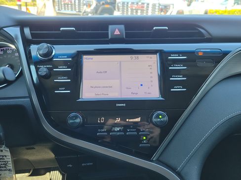 Used 2020 Toyota Camry SE FWD image 20
