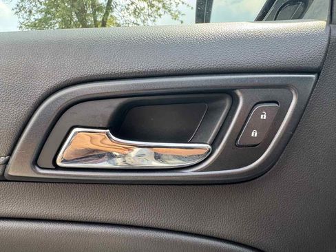 Used 2017 GMC Yukon SLT image 17