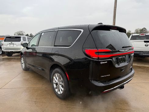 New 2026 Chrysler Pacifica Limited w/ Uconnect Theater Family Group AWD/4WD image 5