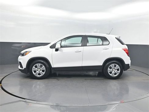 Used 2019 Chevrolet Trax LS image 2
