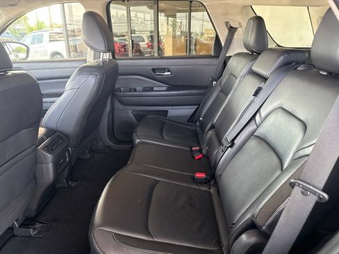 Used 2023 Nissan Pathfinder SL w/ Lighting Package (N92) AWD/4WD image 13
