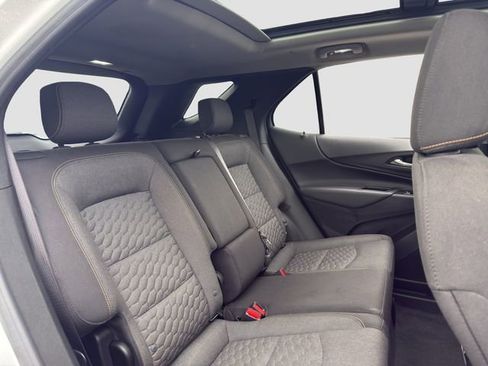 Used 2018 Chevrolet Equinox LT FWD image 16