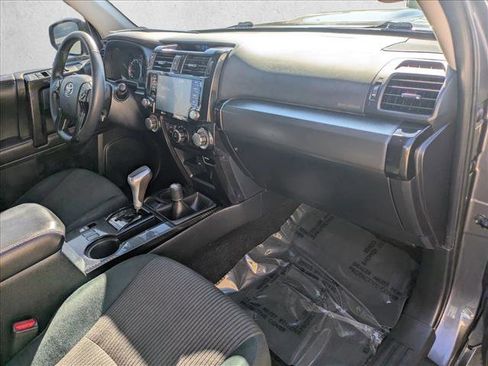 Used 2022 Toyota 4Runner TRD Off-Road image 18