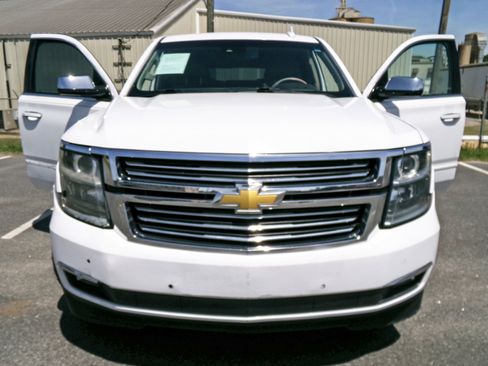 Used 2015 Chevrolet Suburban LTZ RWD image 6