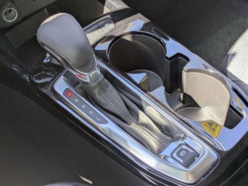 Used 2025 Chevrolet Trax LT image 12