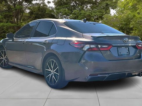 Used 2023 Toyota Camry SE image 12