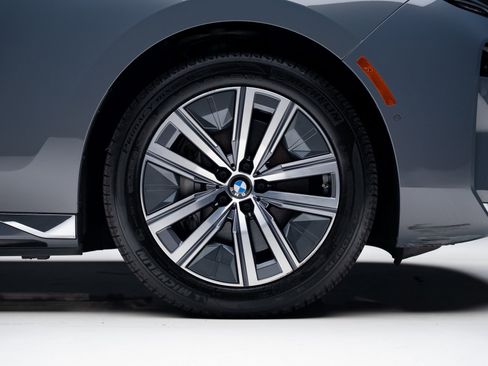 Used 2023 BMW i7 xDrive60 image 39