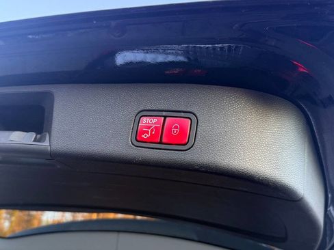 Used 2015 Mercedes-Benz GL 320 BlueTEC 4MATIC image 12