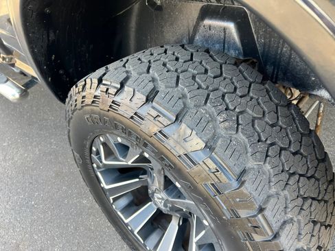 Used 2017 RAM 1500 Classic SLT AWD/4WD image 18