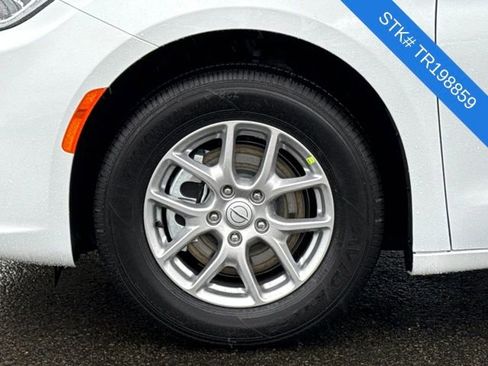 New 2026 Chrysler Pacifica Select image 5