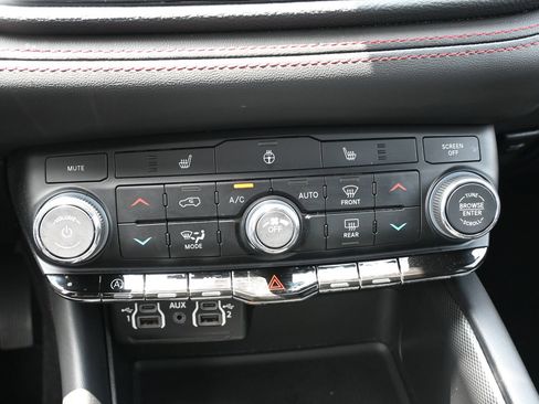 Used 2025 Dodge Durango GT RWD image 18