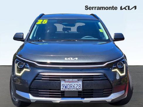Used 2025 Kia Niro EX FWD image 2