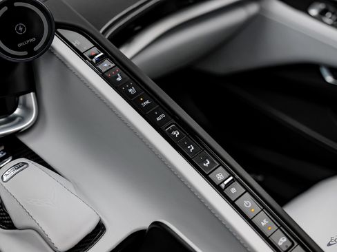 Used 2021 Chevrolet Corvette Stingray Premium Conv w/ Z51 Performance Package image 69