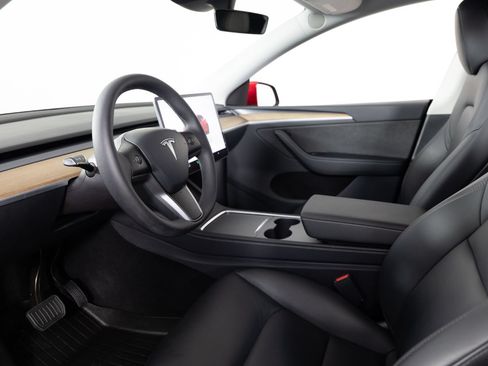 Used 2024 Tesla Model Y Long Range AWD/4WD image 13