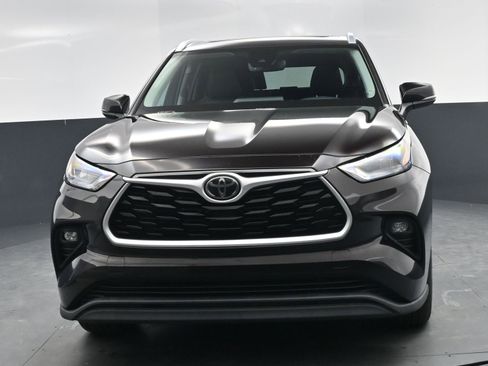 Used 2020 Toyota Highlander XLE image 11