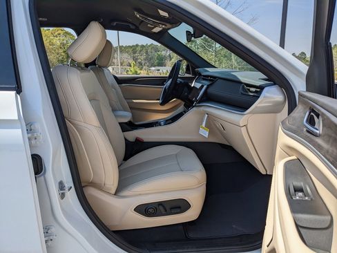 New 2026 Jeep Grand Cherokee Limited RWD image 48