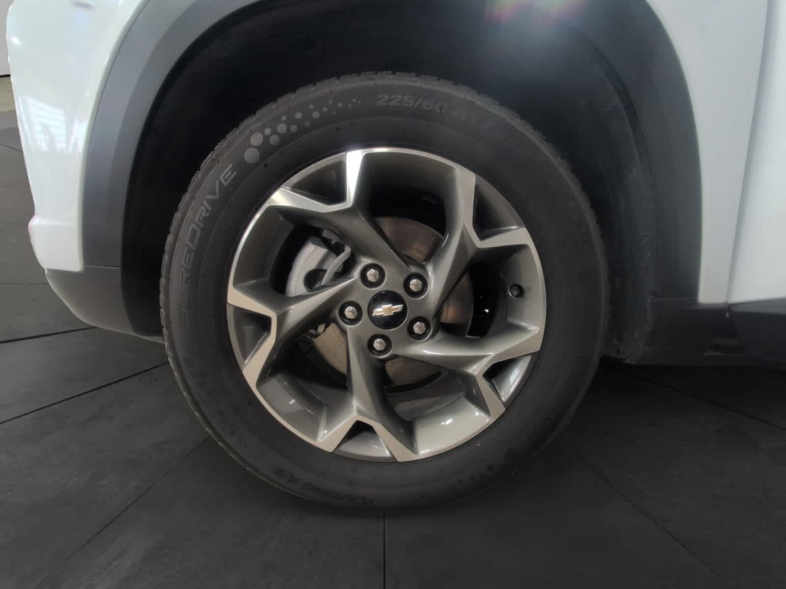 Used 2025 Chevrolet Trax LT FWD image 14