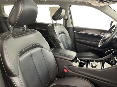 Used 2022 Jeep Grand Cherokee L Limited image 14