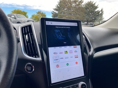 Used 2024 Ford Edge Titanium image 11