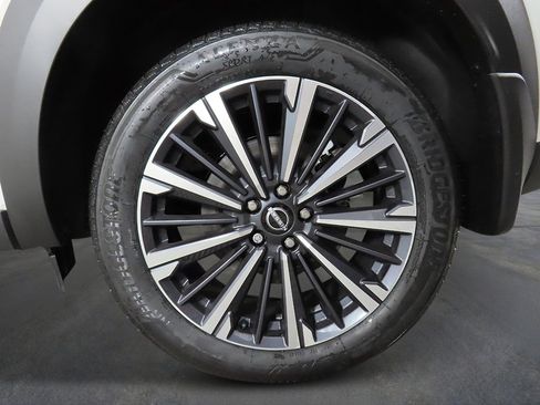 New 2026 Nissan Pathfinder Platinum image 9