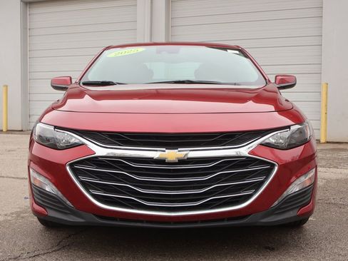 Used 2025 Chevrolet Malibu LT image 3