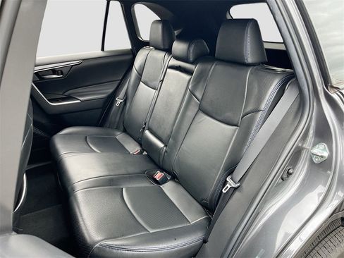 Used 2022 Toyota RAV4 SE image 22