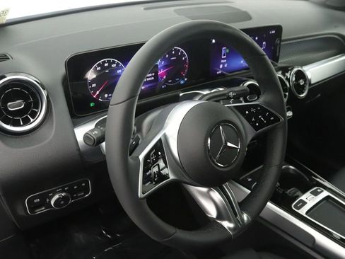New 2026 Mercedes-Benz GLB 250 image 5