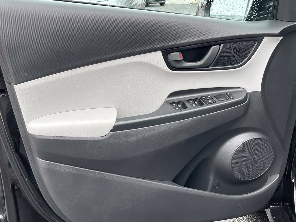 Used 2023 Hyundai Kona SE w/ Cargo Package FWD image 15