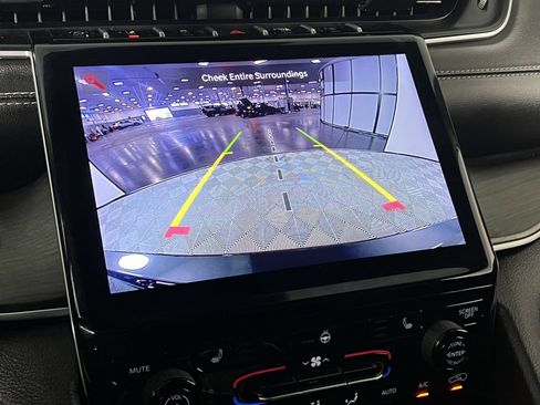 Used 2024 Jeep Grand Cherokee L Limited w/ Black Appearance Package image 21