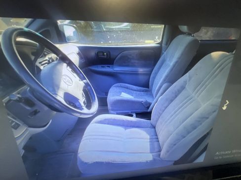 Used 2001 Toyota Sienna XLE image 7