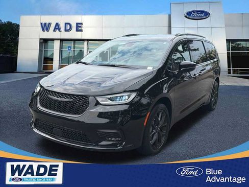 Used 2024 Chrysler Pacifica Touring-L w/ S Appearance Package AWD/4WD image 1