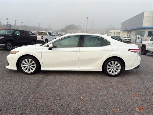 Used 2019 Toyota Camry LE image 4