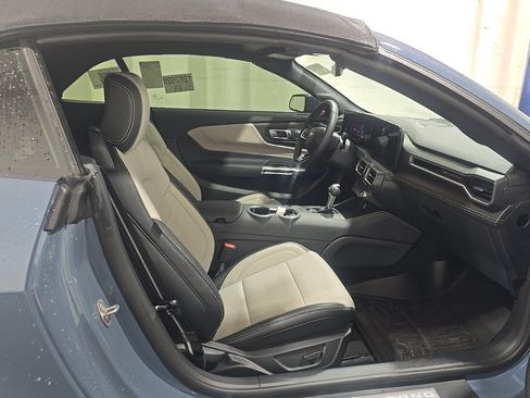 Used 2025 Ford Mustang Premium RWD image 8