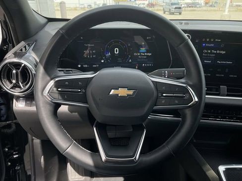 Used 2025 Chevrolet Equinox LT AWD/4WD image 14