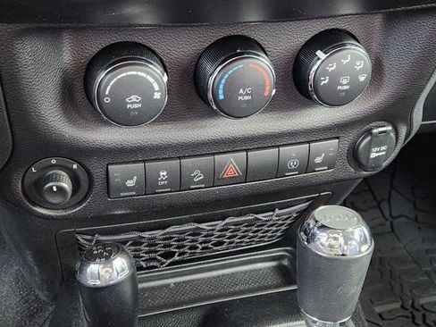 Used 2017 Jeep Wrangler 75th Anniversary image 21