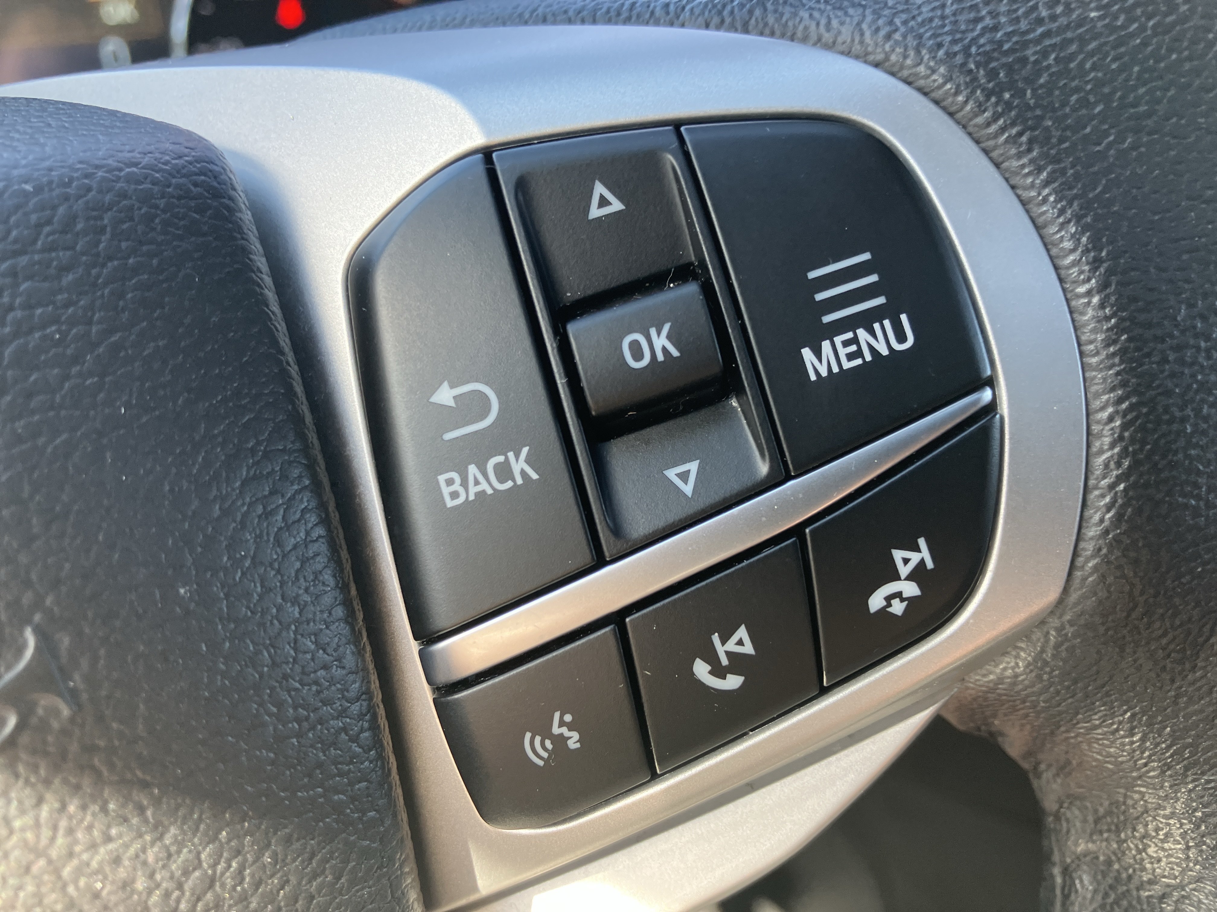 Used 2022 Ford Explorer XLT w/ Equipment Group 202A AWD/4WD image 28