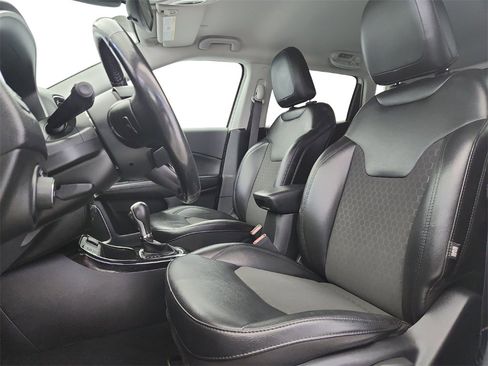 Used 2020 Jeep Compass Latitude image 11