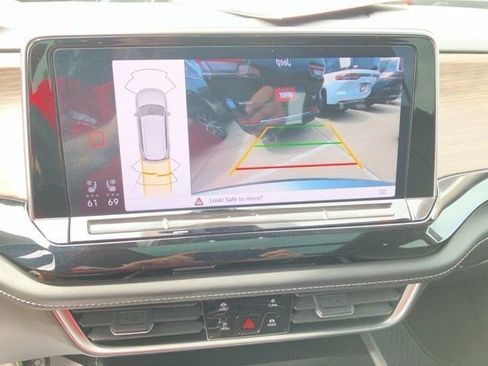 Used 2024 Volkswagen Atlas SEL AWD/4WD image 15