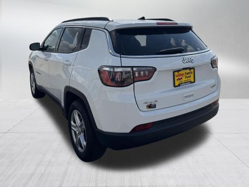 Used 2024 Jeep Compass Latitude AWD/4WD image 5