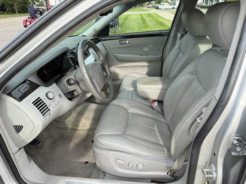 Used 2009 Cadillac DTS w/ Trunk Convenience Package image 8
