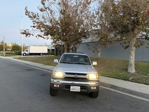 Used 2002 Toyota 4Runner SR5 w/ Upgrade Value Pkg 2 RWD image 3