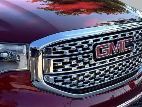 Used 2018 GMC Acadia Denali FWD image 32