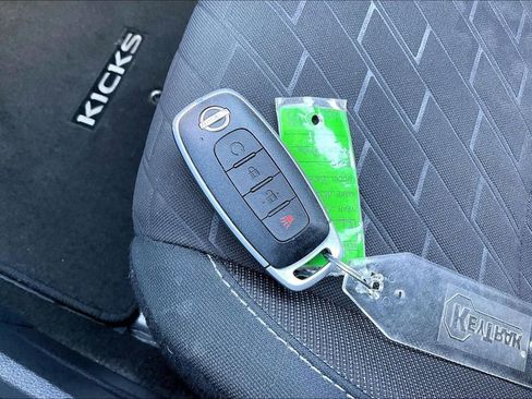 Used 2024 Nissan Kicks SV image 35