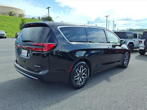 New 2027 Chrysler Pacifica Limited FWD image 4